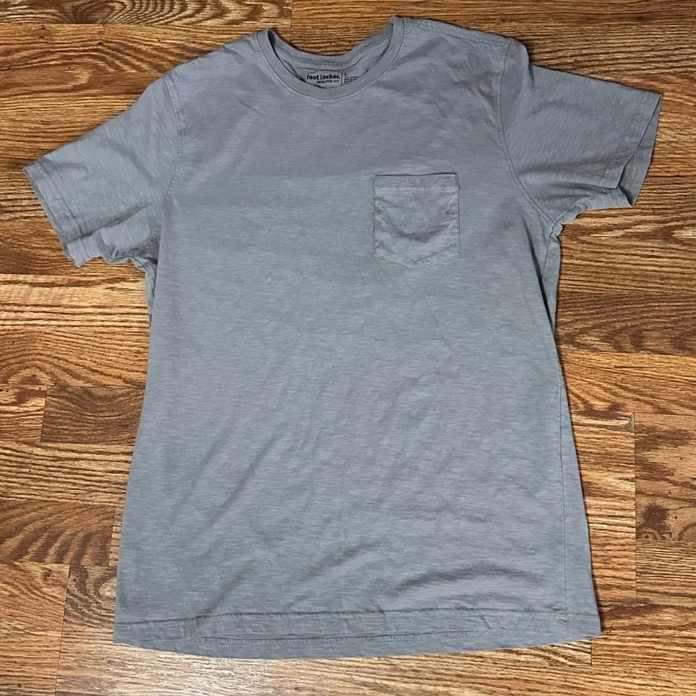 Footlocker classic pocket tee, men’s large